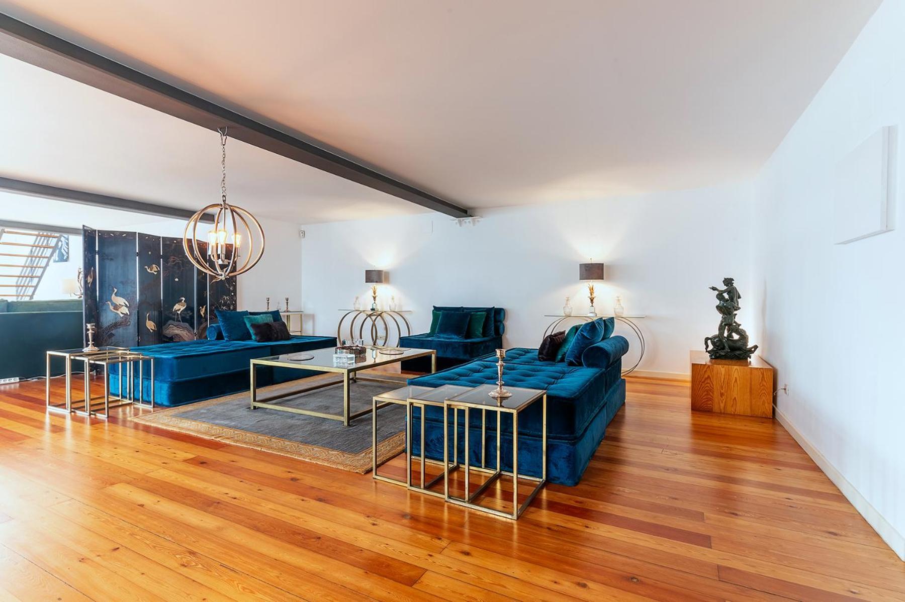 Luxurious Loft - River View Apartment *
